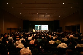 緊急シンポジウム「自民党総裁選を斬る~空気の読めない候補者は去れ~」の様子