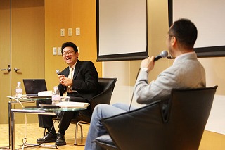 北野宏明さん(左)、竹内薫さん(右)