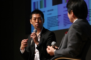 佐藤可士和氏(左)、竹中平蔵(右)