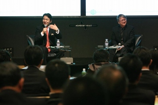 竹中平蔵氏(左)小島敏郎氏(右)