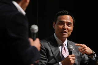 新浪剛史(右)
