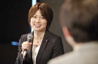 岡崎朋美氏