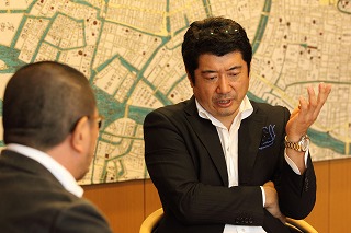 藤巻幸大氏(左)奥山清行氏(右)