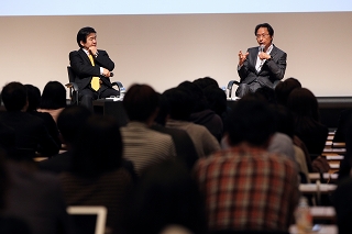 画像左:竹中平蔵(アカデミーヒルズ理事長/慶應義塾大学教授 グローバルセキュリティ研究所所長) 同右:姜尚中(東京大学大学院情報学環 現代韓国研究センター長)