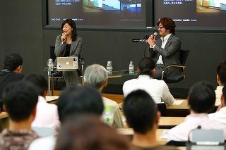 写真左:神原弥奈子(株式会社ニューズ・ツー・ユー 代表取締役社長)写真右:森川亮(NHN Japan 株式会社 代表取締役社長)