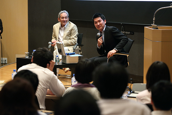 写真左:米倉誠一郎 (日本元気塾塾長/一橋大学イノベーション研究センター教授)写真右:関山和秀(スパイバー株式会社 代表取締役社長)