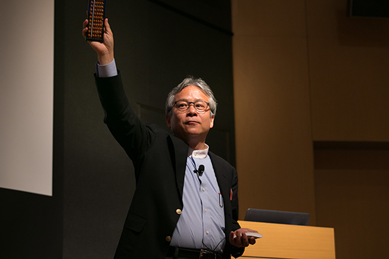 石井裕(MITメディアラボ副所長、TTTコンソシーム・コディレクター、タンジブル・メディア・グループ・ディレクター、Jerome B. Wiesner Professor of Media Arts